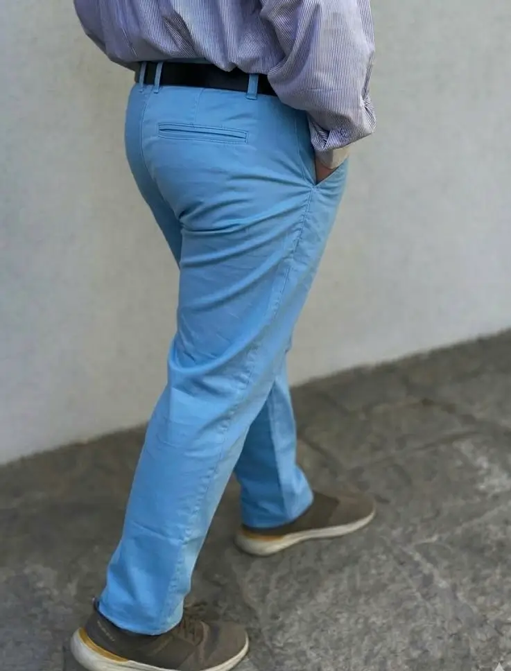 Pantalón gabardina celeste semiformal