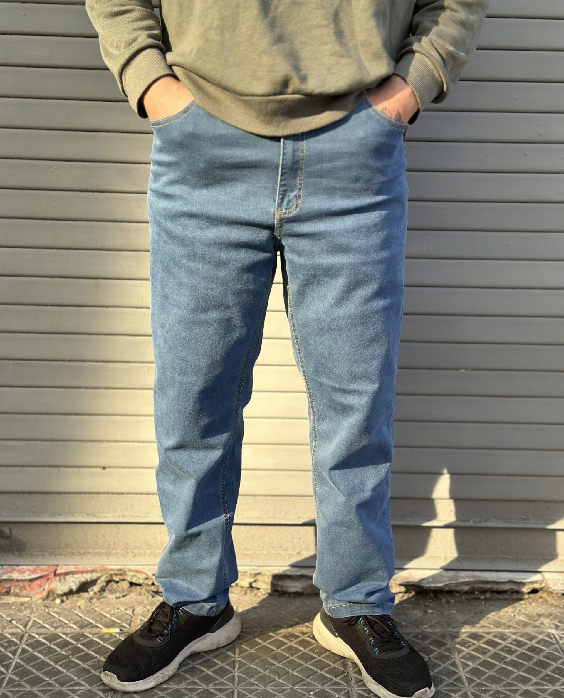 Jeans azul claro costura